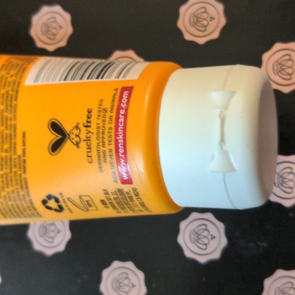 REN CLEAN SKINCARE AHA SMART RENEWAL BODY SERUM - Picture 6 of 10